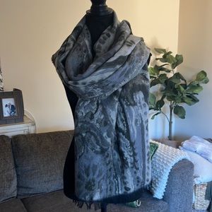 Romano Fiorenti Reversible Wool Wrap Shawl Paisley Light Grey Black/Scarf NWOT